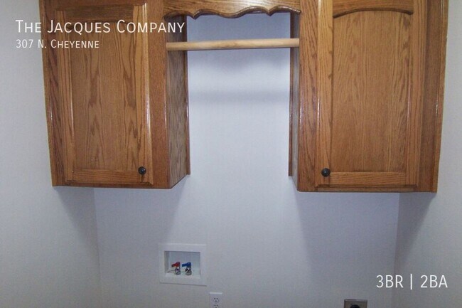 Building Photo - 307 N. Cheyenne-