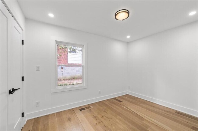 Building Photo - 1194 Clearview Dr NE
