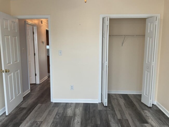 Building Photo - 3650 Farmington Pl