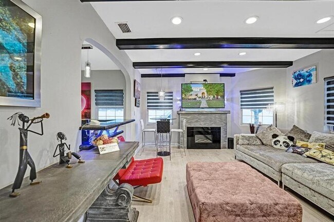 Building Photo - 2000 Jackson St