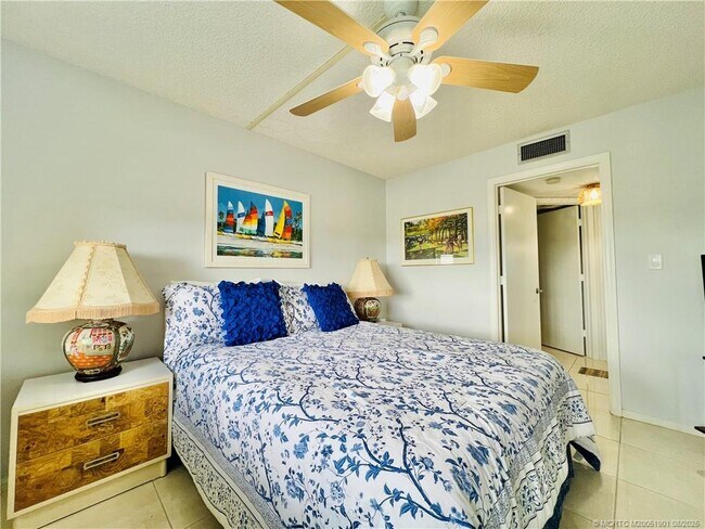 Building Photo - 9500 S Ocean Dr