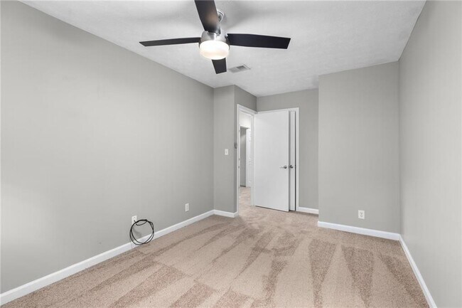 Building Photo - 2875 Torreya Way SE