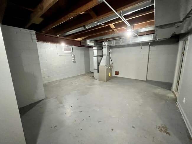 Building Photo - Taylor Street 4813-4815