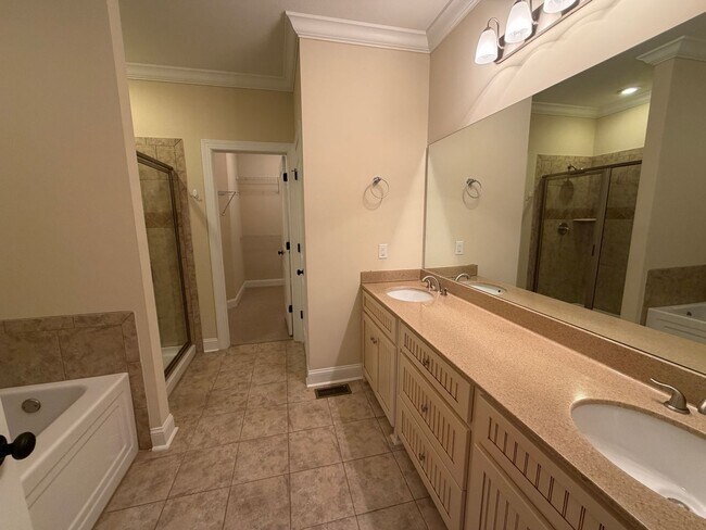 Building Photo - 501 Reserve Ln