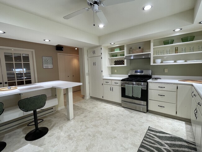 Building Photo - 4009 St Clair St