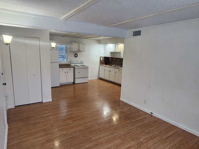 Building Photo - 1709 Warwick Wy