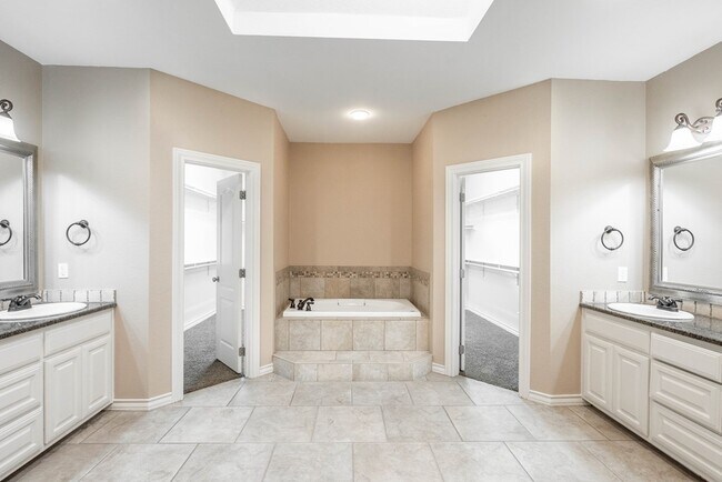 Building Photo - 3 Chambord Dr