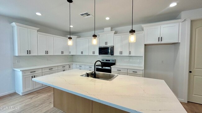 Building Photo - 6216 W Sierra Vista Dr