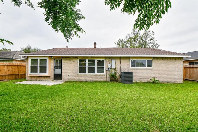 Building Photo - 2430 Ridge Hollow Dr