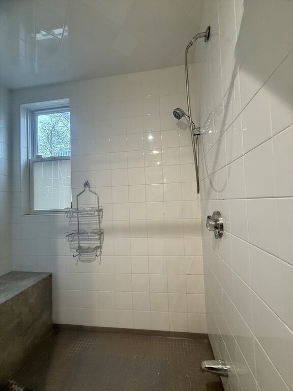 Building Photo - 172 Maplewood St