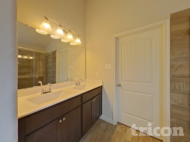 Building Photo - 9829 Gln Brk Ln