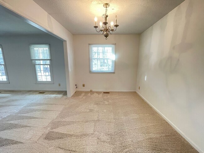 Building Photo - Lovely 3br 2ba home in quiet Chapel Hill neighborhood, walking distance to McDougle Elementary!