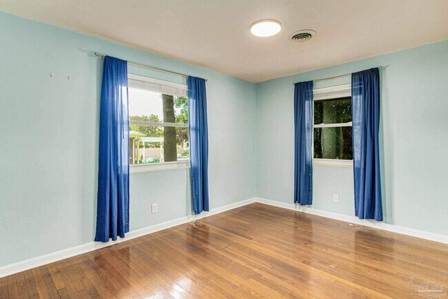 Building Photo - 2033 E Bobe St