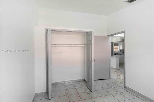 Building Photo - 642 E 2nd Ave