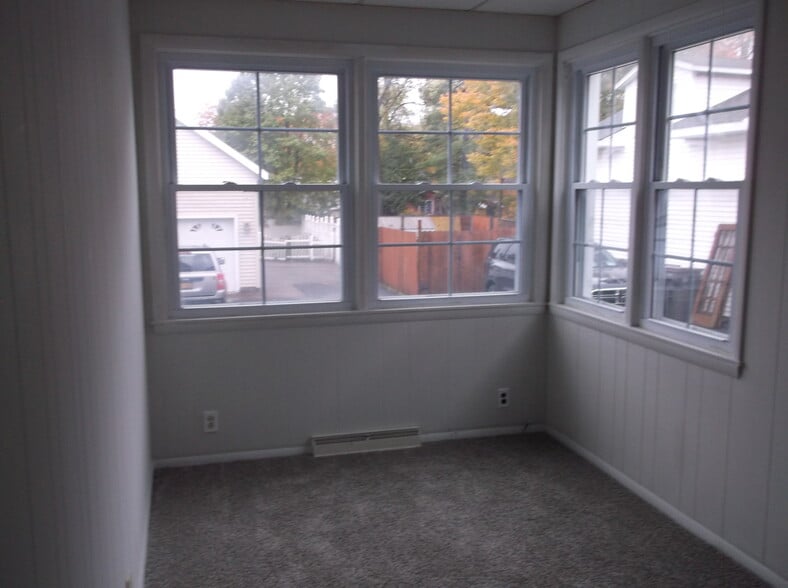 Building Photo - 732 W Liberty St