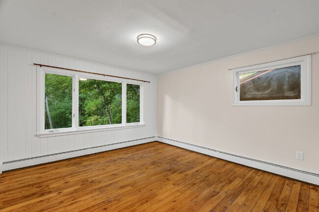 Building Photo - Mid-Century Cool Meets Maine Serenity Design. Privacy. Location. This one has it all.
