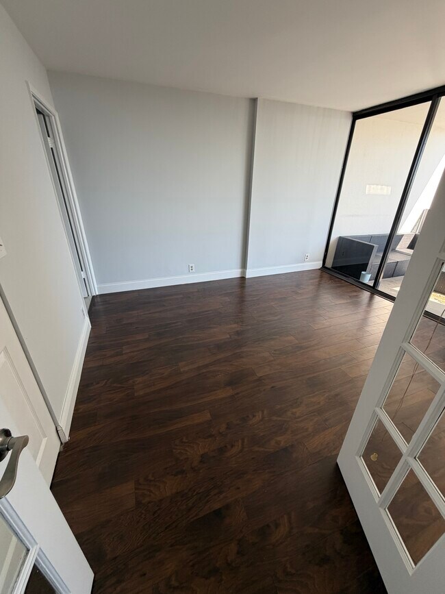 Building Photo - 1865 Brickell Ave