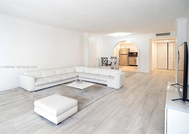 Building Photo - 3140 S Ocean Dr