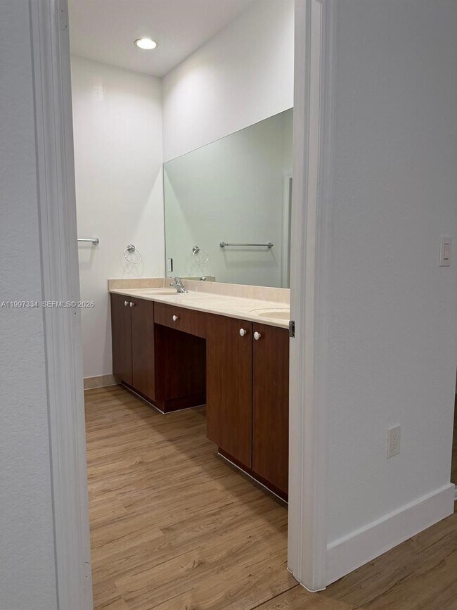 Building Photo - 14934 SW 41st Ln