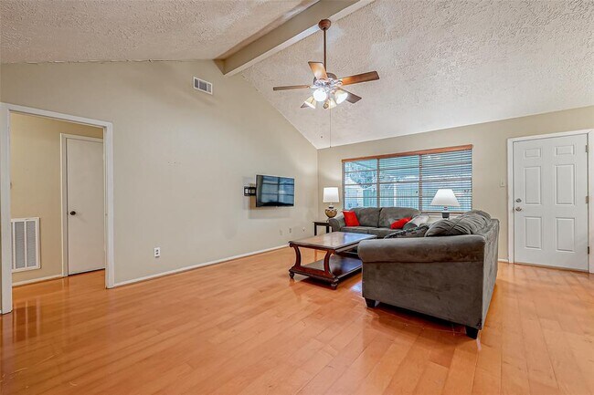 Building Photo - 2122 Heritage Colony Dr