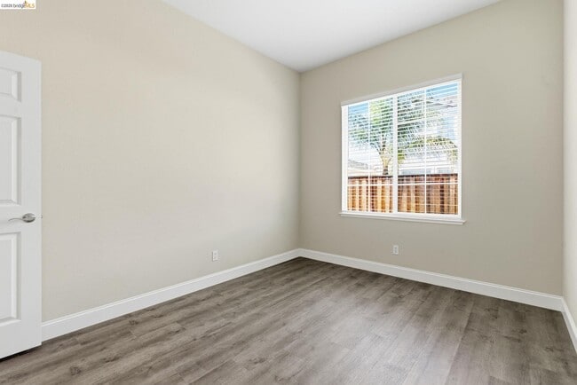 Building Photo - 1067 Somersby Way