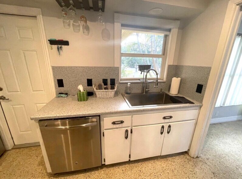 Building Photo - 245 Bel Forest Dr