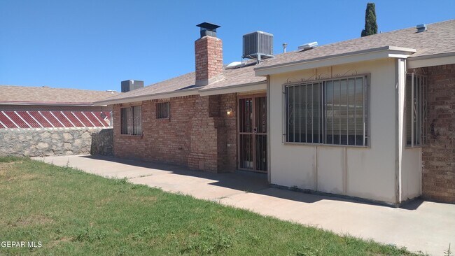 Building Photo - 5728 Dalhart Dr