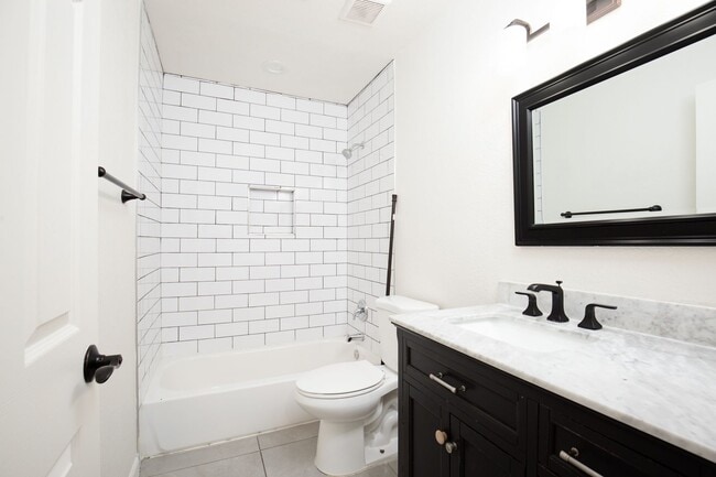 Building Photo - Completely remodeled 2nd floor unit near S...