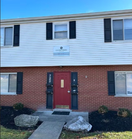 Building Photo - The Royal