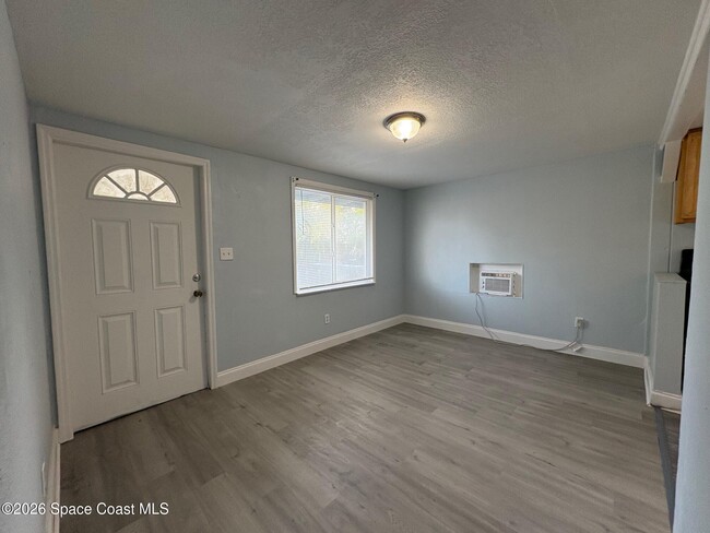 Building Photo - 1423 Licht St