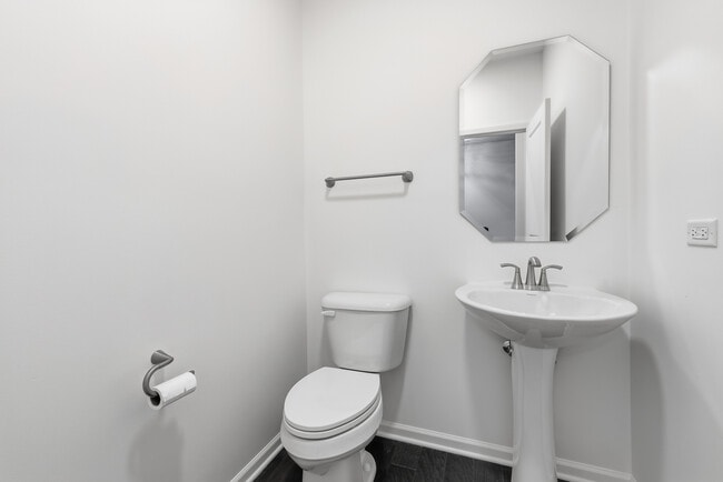 Building Photo - 2666 Martini St