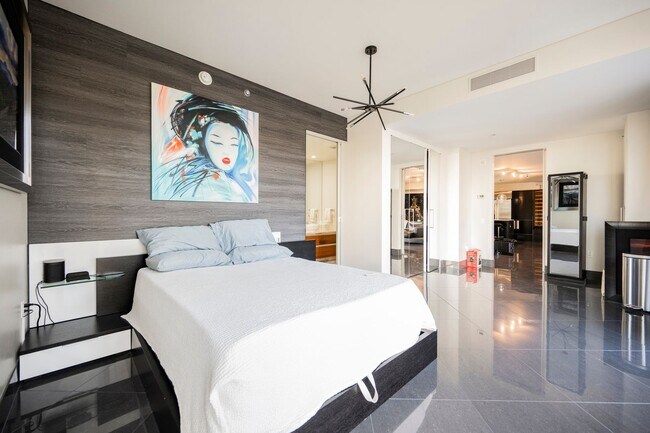 Building Photo - Wake Up to the Las Vegas Skyline – Premium 2-Bedroom Unit with Wall-to-Wall Windows