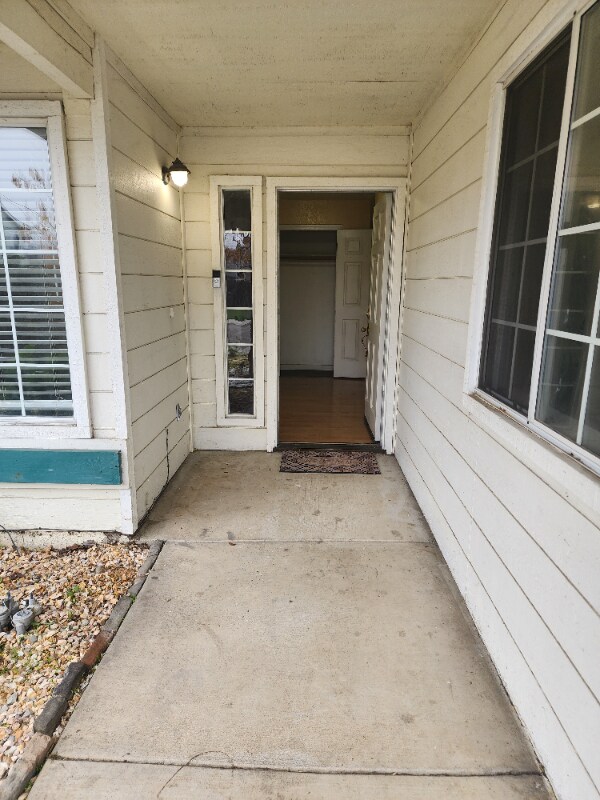 Building Photo - 1450 Busca Dr