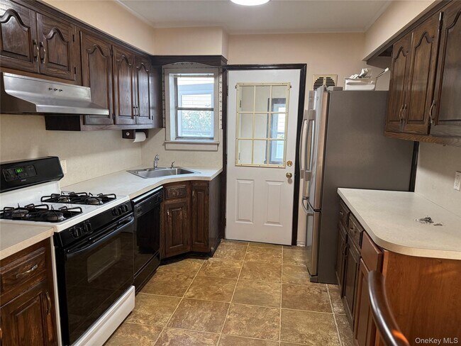 Building Photo - 78 Vassar Ln