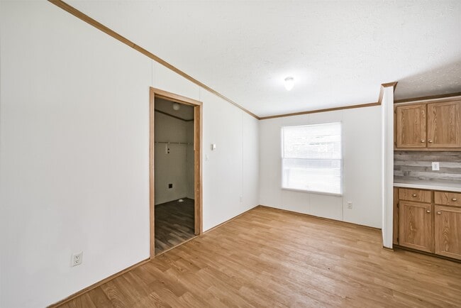 Building Photo - 33205 Wedgewood Dr