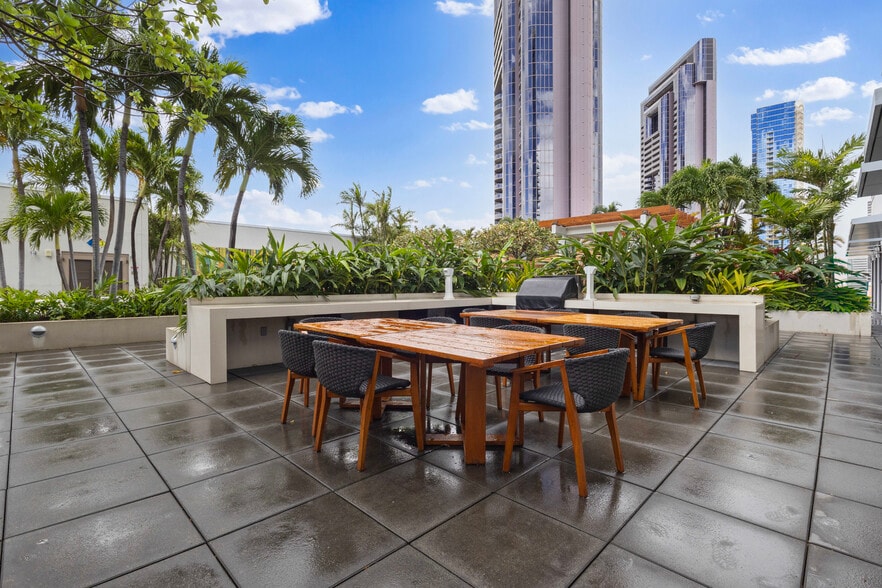 pool/bbq amenities - 600 Ala Moana Blvd