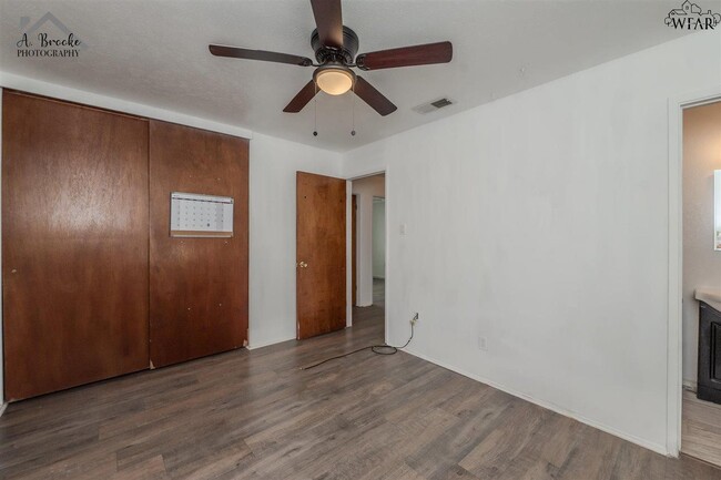 Building Photo - 5017 Kingston Dr