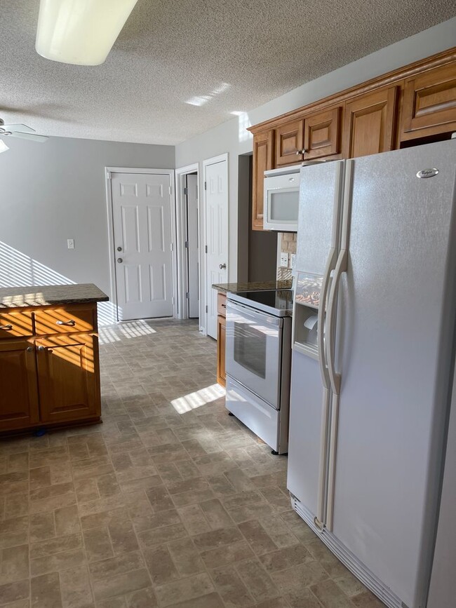 Building Photo - Discover Your Ideal Family Home in Pooler, Georgia!