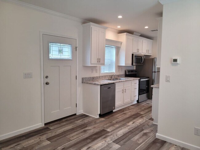 Building Photo - 5600 Jennie St