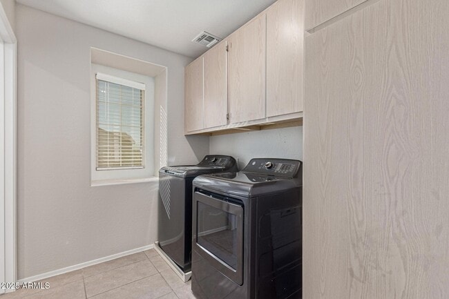 Building Photo - 16648 W Jenan Dr