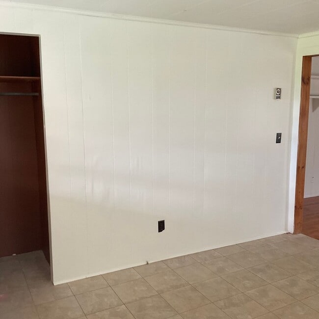 Building Photo - Farm house with 3 bedrooms, 1 1/2 baths