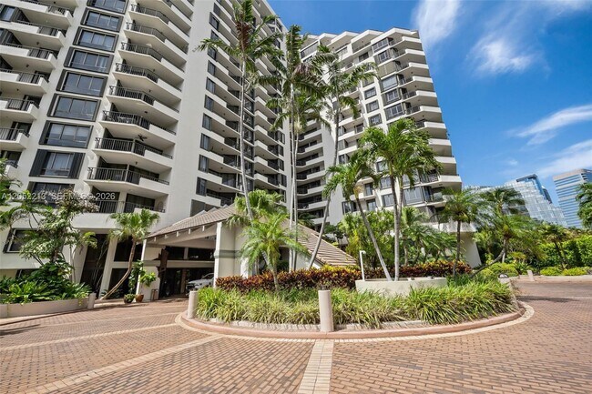 Building Photo - 520 Brickell Key Dr