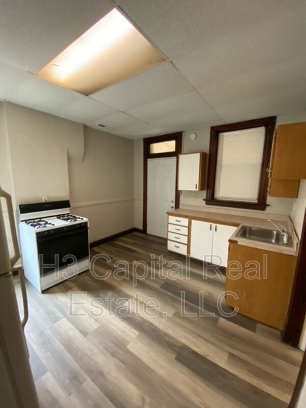 Building Photo - 2214 Edison Ave