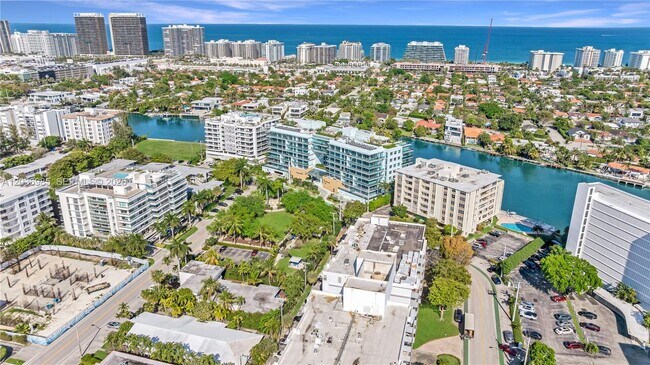 Building Photo - 9221 E Bay Harbor Dr
