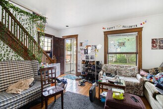 Building Photo - 716 e kingsley-