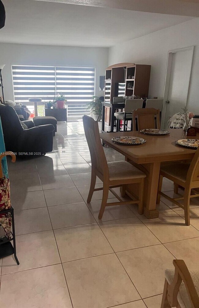 Building Photo - 1880 S Treasure Dr