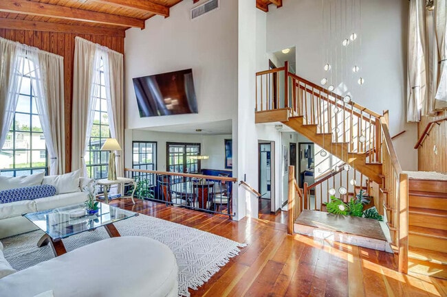 Building Photo - 9 Francis St