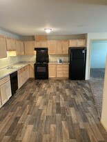 Building Photo - Tamarack Place Apts