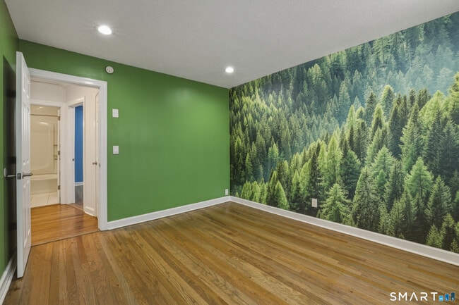 Building Photo - 28 Garden Dr