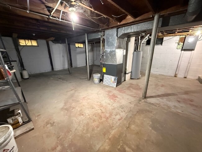 Building Photo - 2662 S 7th St